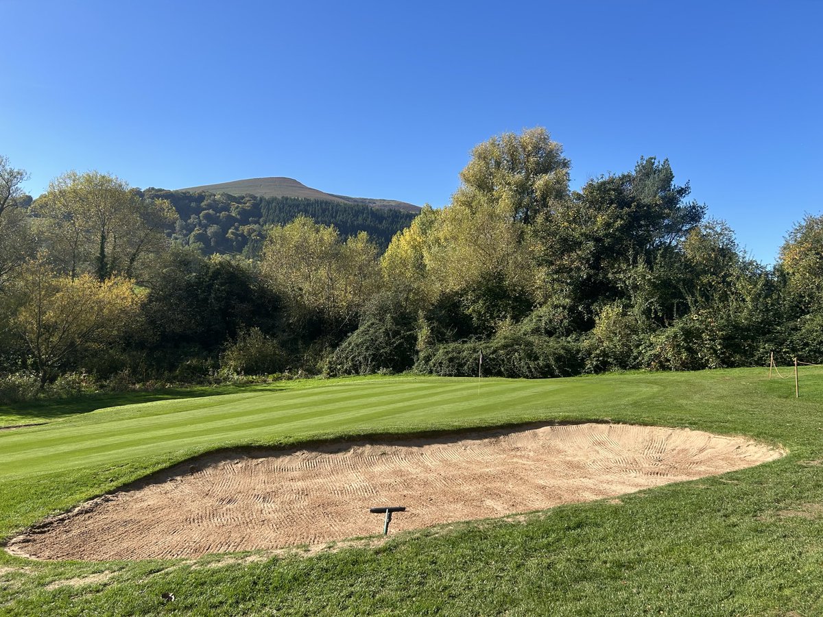 Greens switched, debris blown, cut &amp; sprayed with <a href="/RegenAmenity/">ReGen Amenity</a> Nifty Fifty <a href="/AgrovistaAMNTY/">Agrovista Amenity</a> Movax, Instrata Elite &amp; Primo 🦠 🛑 👊 1st cut, rough cut &amp; bunkers strim edged, blown, weeded &amp; raked 

#turfmanagement <a href="/MonmouthshireGC/">MonmouthshireGC</a> <a href="/RJNorvilleGolf/">ReGen Rhys</a> <a href="/CallumHutchTurf/">Callum Hutchinson</a>