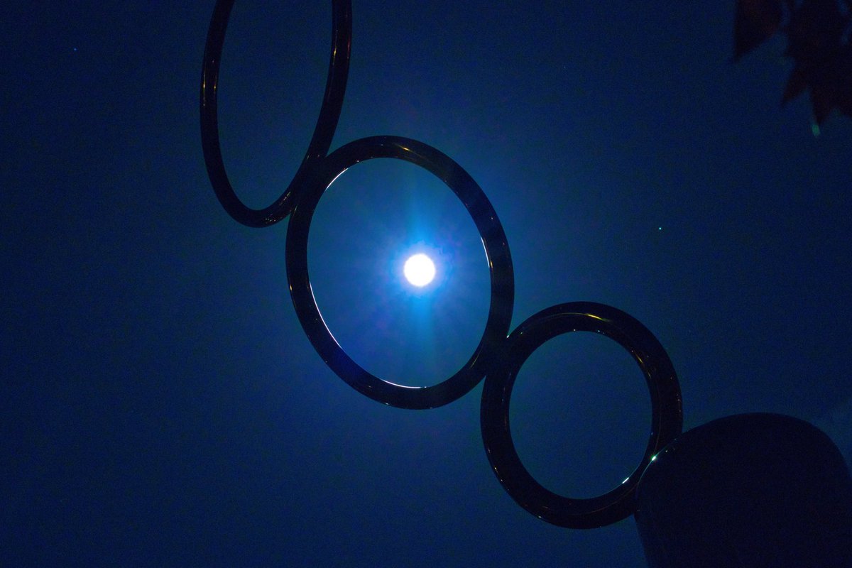taka41255's tweet photo. 今夜の満月
#FullMoon 
#canon
#中秋 https://t.co/p9XRKmLsAf