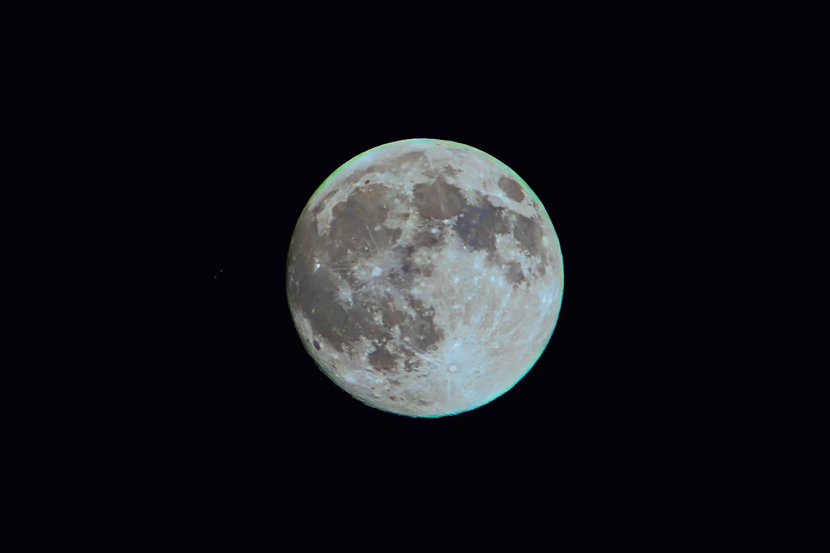 taka41255's tweet photo. 今夜の満月
#FullMoon 
#canon
#中秋 https://t.co/p9XRKmLsAf
