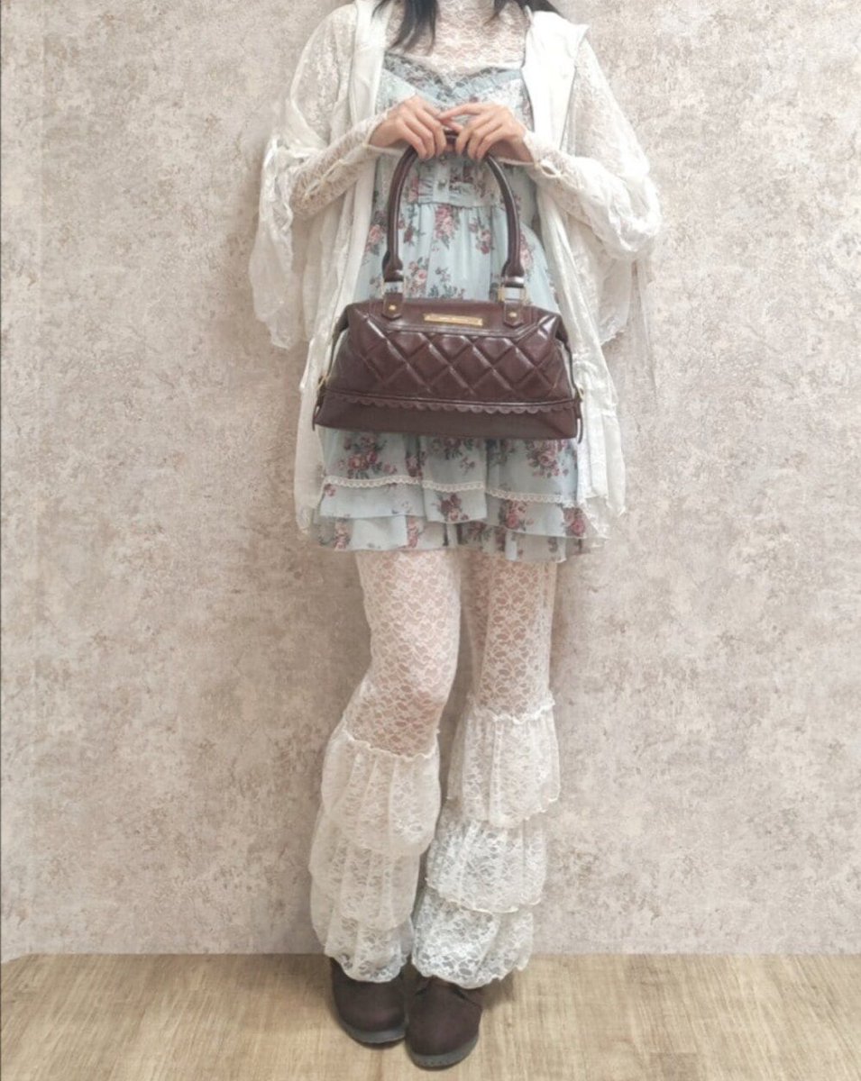axes femmeのレースパンツかわいい︎︎☾*。そして公式に乗ってるお姉さんのコーデとても好き💧