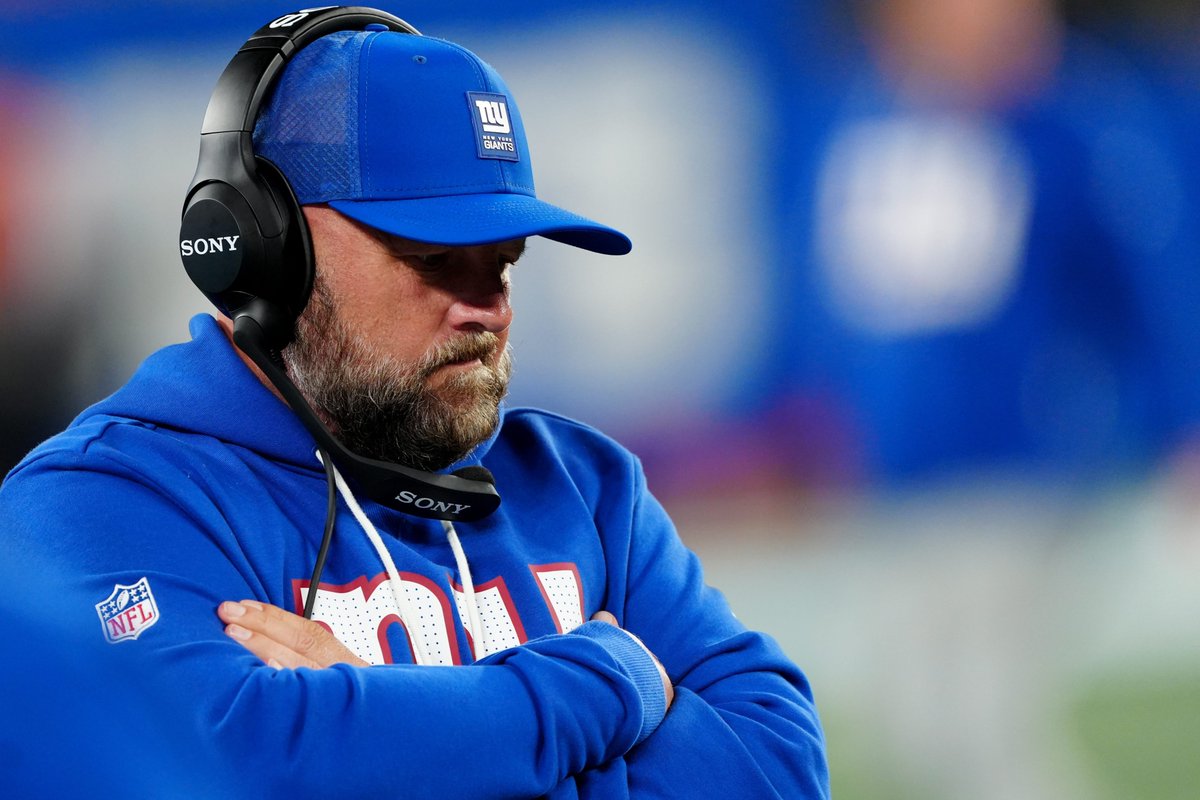 Anthony_Rivardo's tweet photo. The Giants have had 43 penalties called against them through five games this season, the 2nd-most in the NFL.

Their 415 penalty yards against lead the league.

They are an undisciplined, poorly-coached football team. https://t.co/oJw5lBN5Ie