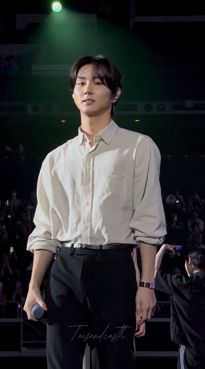 เสื้อเชิ้ต กางเกงสแล็ค นาฬิกาข้อมือ มีใครเข้าใจเราบ้าง คุนคนนั้ล T _ T