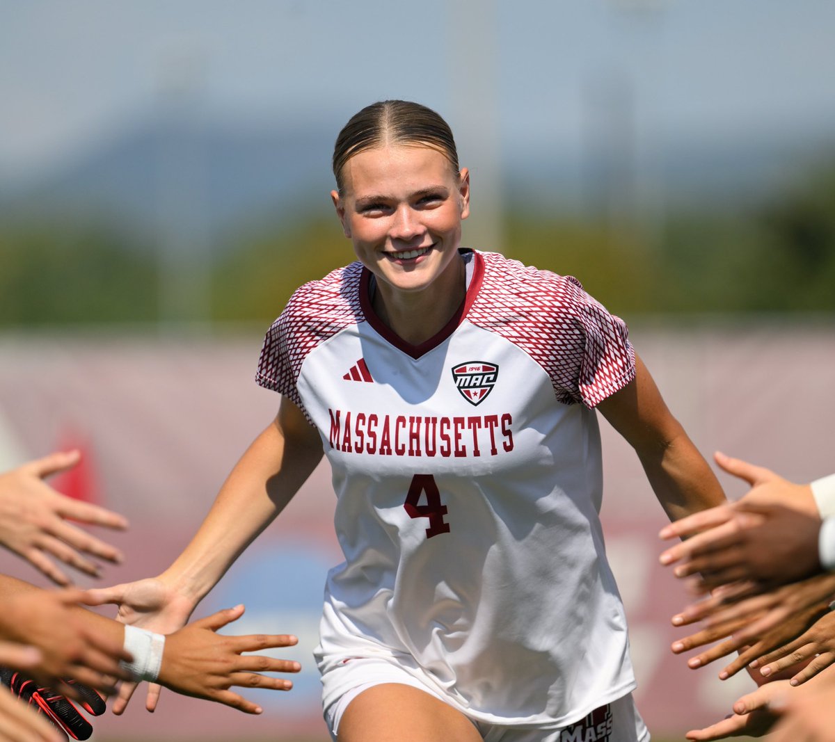 UMassWSoccer's tweet photo. All smiles because we are back on #FortRudd ⚔️! 😁
We host Buffalo on Thursday, Oct. 9, before welcoming Eastern Michigan on Sunday, Oct. 12 at Rudd Field!
#Flagship 🚩 https://t.co/wQcuVTuZ2y