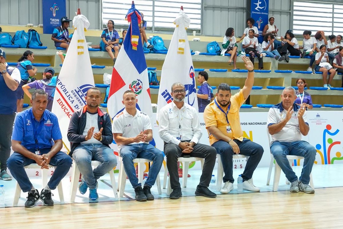 Ayer tuve el honor y la satisfacción de visitar los Juegos Escolares Deportivos Nacionales en San Francisco de Macorís, y quiero resaltar —y aplaudir hasta con los pies— el extraordinario trabajo realizado por <a href="/inefirdoficial/">Instituto Nacional de Educación Física.INEFI.</a> y su Director General, mi amigo, colega y compañero de