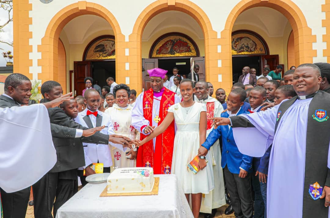 ICYMI: Last Friday 3rd October, <a href="/MakerereCollege/">MAKERERE COLLEGE SCHOOL</a> hosted the Most Reverend Doctor Samuel Stephen Kaziimba Mugalu at Main campus.

His Grace presided over the confirmation of 112 Christians after which he led the dedication service for our S4 candidates 2025.

Be known by works...