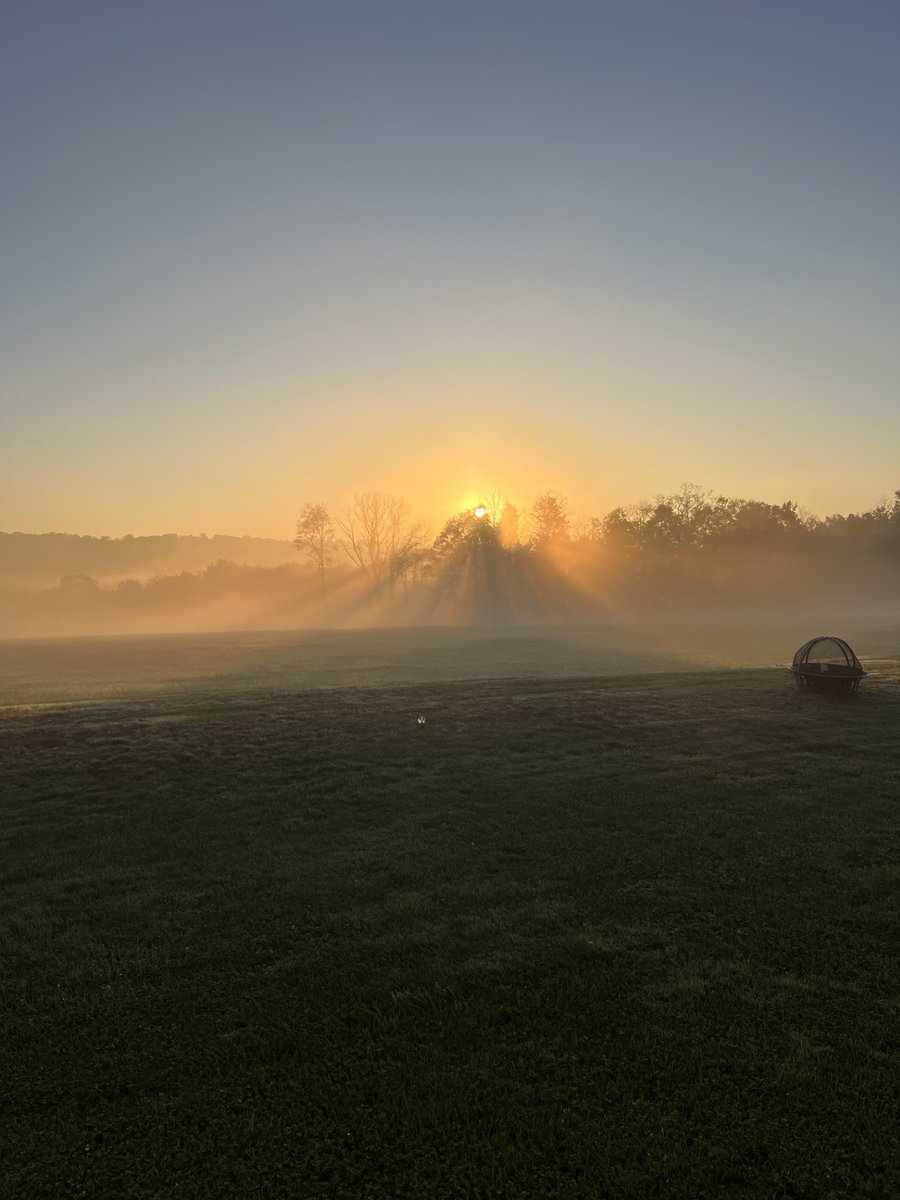bobmaxon's tweet image. Just. Plain. Wow.  

Teresa was up for the sunrise in Litchfield this morning, and it was totally worth it! What a capture. Thanks for sharing.  #coolvibes #sunrise #Litchfield