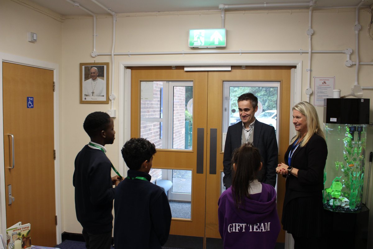 STOC_CAT's tweet image. 👀👀👀

A behind the scenes look at the @CSEL_STOC visit to @SacredHeartRoch last week.

It was a fantastic first visit of the school year 📷📸🤳