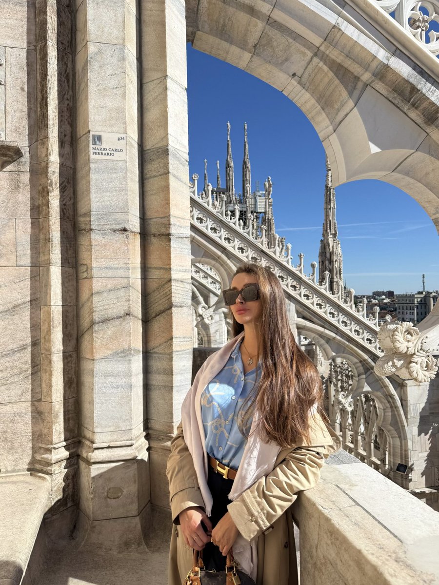 А сегодня было совсем по-летнему тепло и солнечно, я сделала то, что давно собиралась - погуляла по крыше.