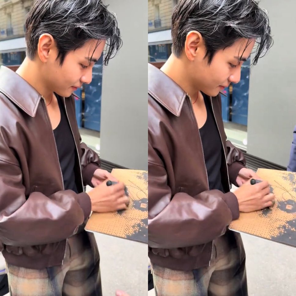 jupiteronsaturn's tweet image. ตื้นตันใจแทนอาร์มี่คนนั้นมากเลย น้องแทเซ็นไวนิลให้ด้วย ㅠㅠ พูดตามตรงว่าอิจฉามาก แล้วดูน้องแทยิ้มดิ นี่เชื่อว่าน้องต้องแฮปปี้และใจฟูมากแน่ที่มีคนรัก layover เหมือนที่เขารัก