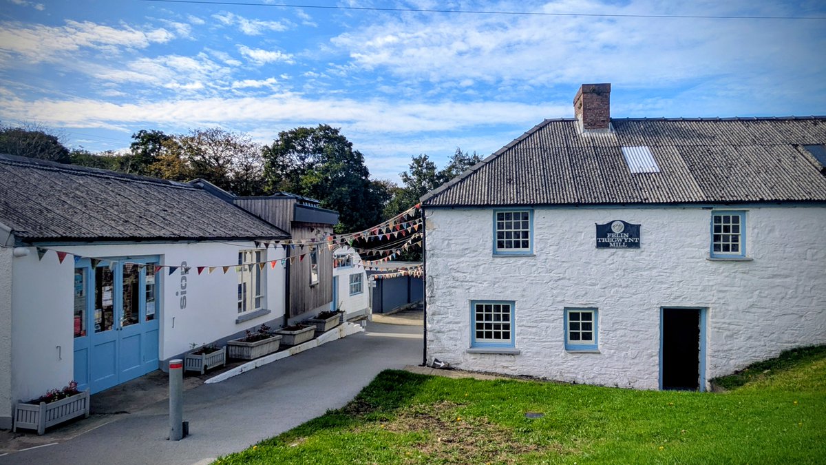 💛 Huge thanks to <a href="/WovenInWales/">Melin Tregwynt</a> for making us their Charity of the Year! 🧶 10% of sales from their Windfall Charity Collection supports vital bereavement support for children &amp; families across Wales 💙

melintregwynt.co.uk/collections/wi…

#ThankYouThursday #CommunityChampions #SandyBear