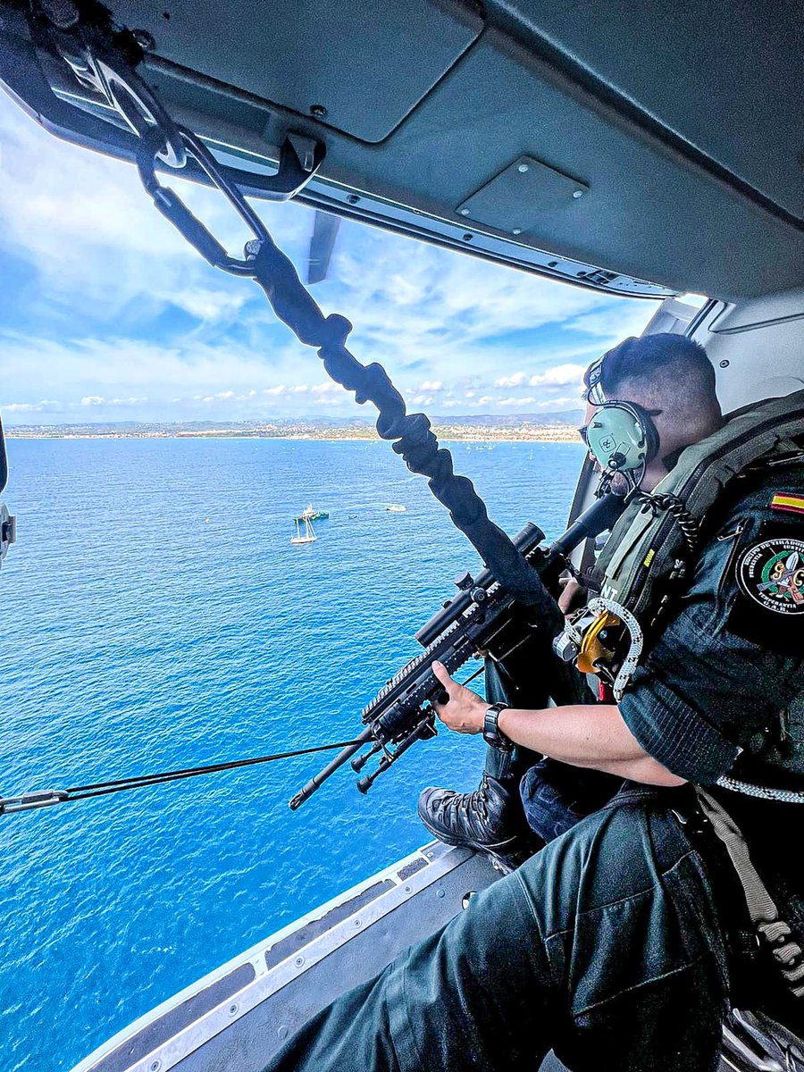 En la Guardia Civil tenemos compañeros altamente cualificados para que las planeadoras de los narcos queden inutilizadas. Con un método tan eficaz como el disparo al motor, el narco sería derrotado en meses. Estados Unidos, Francia, Portugal, Marruecos lo tienen, por qué no 🇪🇦❓