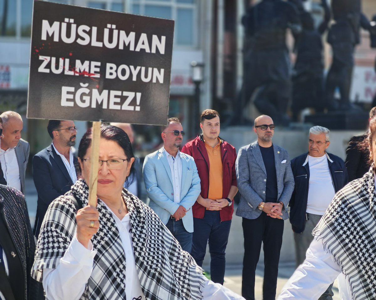 Cumhurbaşkanımızın çağrısıyla, Kadın Kollarımızın öncülüğünde 81 ilde düzenlenen “Gazze İçin Sessiz Çığlık” eylemindeydik.

Gazze’de, Filistin’de ve dünyanın her köşesinde zulme uğrayan kardeşlerimizin sesi olmaya, mazlumun yanında dimdik durmaya devam edeceğiz. 🇹🇷🤲🇵🇸