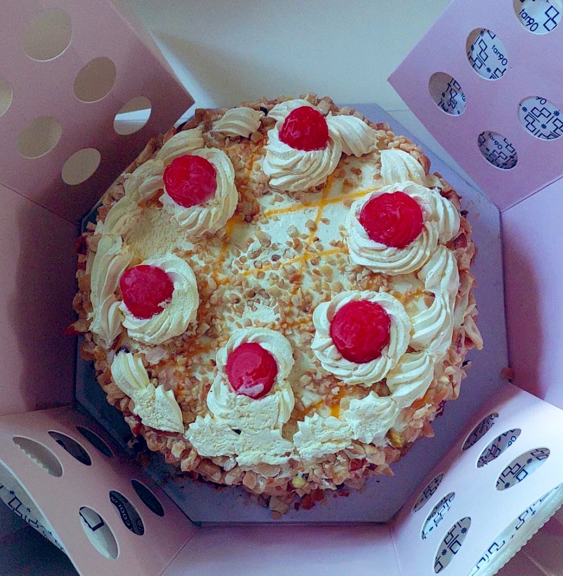 megna312's tweet photo. Belated ah vandha #ibaco cake romba belated ah receive panna me 🫣 
Much Love to the #LovelyPeople 🫶❣️ https://t.co/9CBA8BmrXP