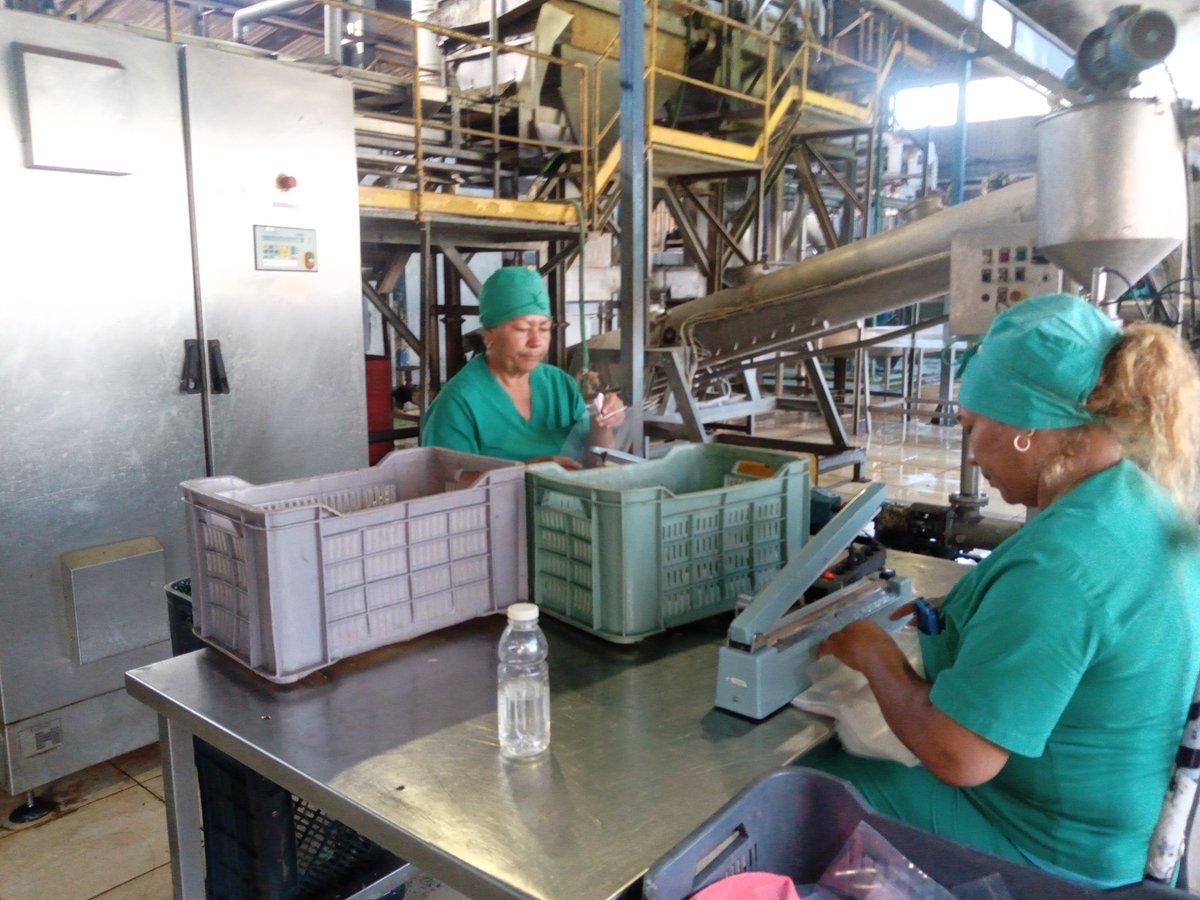 UEBCeballos's tweet photo. En UEB Industrial Ceballos, la calidad no es solo un objetivo, ¡es nuestra forma de vida! Cada producto que sale de nuestra línea es el resultado del esfuerzo incansable y la dedicación de nuestro increíble equipo.
#calidad 
#GenteQueSuma 
#trabajoenequipo https://t.co/1AO8yh8eDT