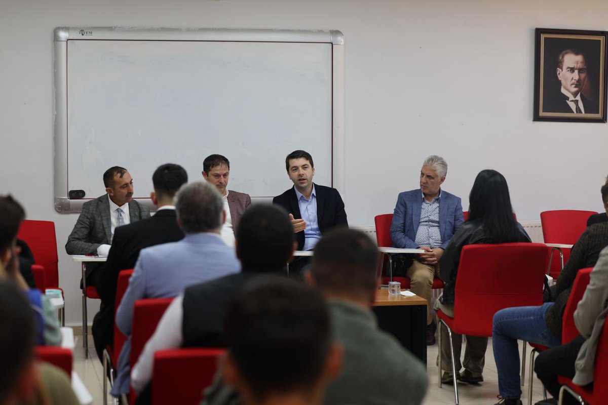 Gençlerin sesiyle, gençlerin projeleriyle büyüyen ÜNİDES yolculuğu devam ediyor! 🎓

Üniversite Öğrenci Toplulukları İş Birliği ve Destek Programı (ÜNİDES) kapsamında Ardahan ve Kars'ta gençlerle buluştuk.

Programlarda, Gençlik Hizmetleri Genel Müdürü <a href="/enes_efendioglu/">Dr. Enes Efendioğlu</a> gençlerle