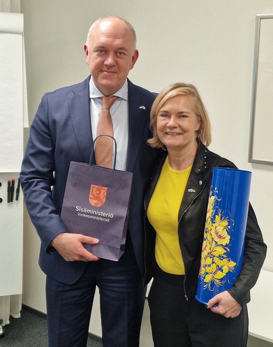 Minister of the Interior <a href="/MariPSRantanen/">Mari Rantanen</a> met with Ambassador of Ukraine <a href="/M_Vydoinyk/">Mykhailo Vydoinyk</a> today.

Although 🇫🇮 preparedness is at a high level, it's also under constant development. We're learning a lot from 🇺🇦 experiences as Russia's war of aggression continues.

#WeStandWithUkraine