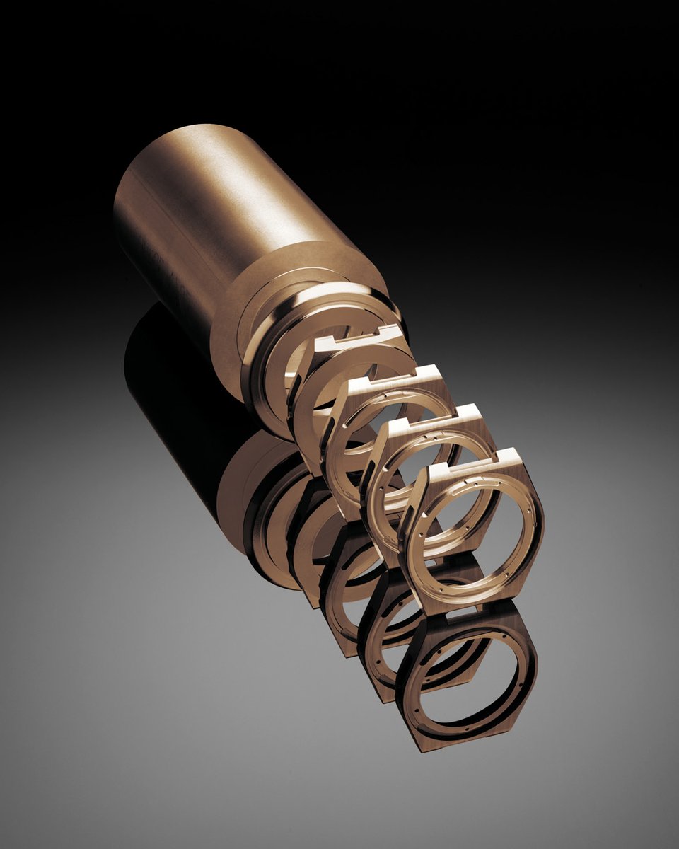 Rotap's tweet image. 18-carat 5N gold highlights the finishing of the Ingenieur Automatic 40, a new interpretation of Gerald Genta's seminal Ingenieur SL in precious metal.
IW328702
Link in bio.
#WCwatches | #IWCingenieur | #FormUndTechnik