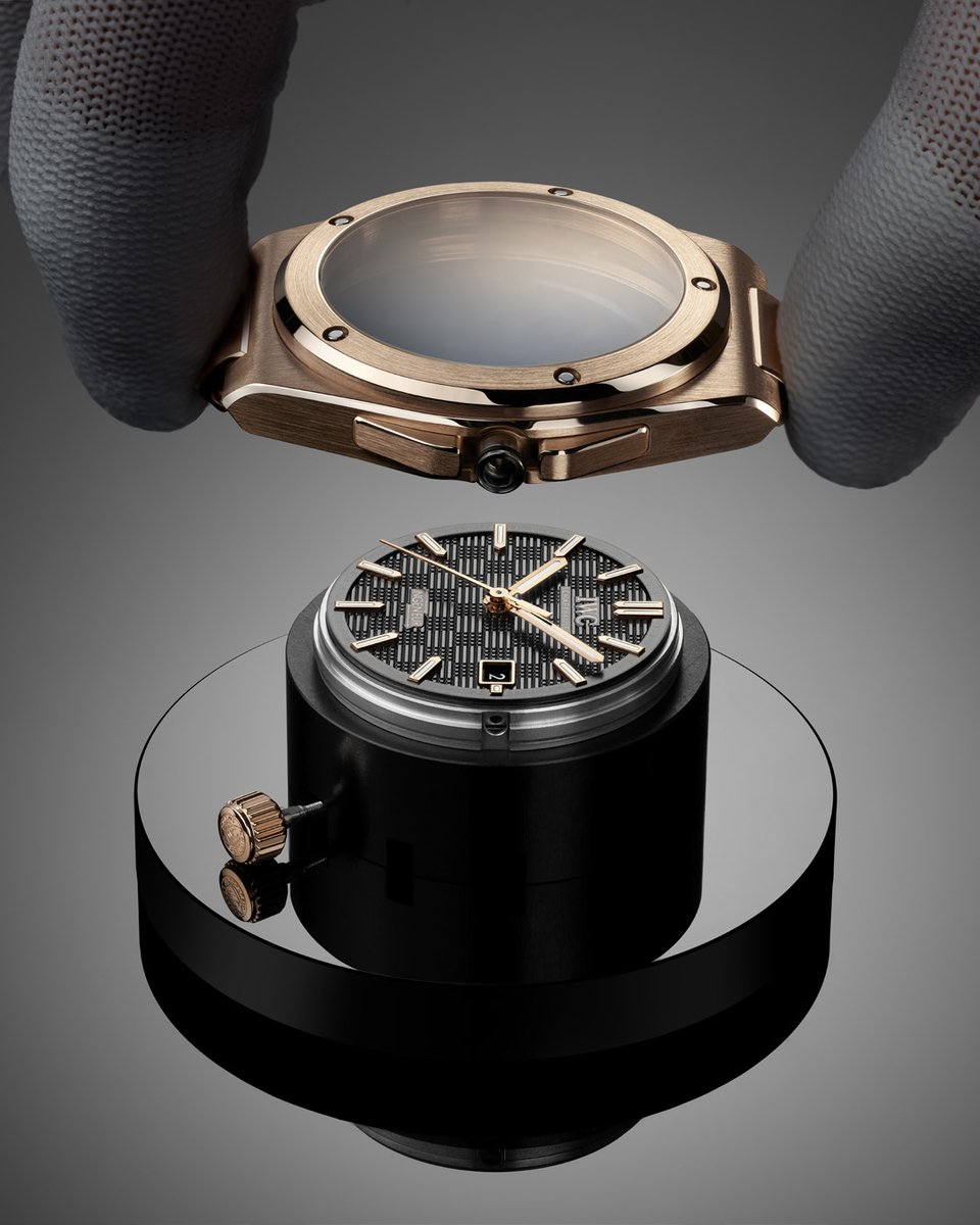 Rotap's tweet image. 18-carat 5N gold highlights the finishing of the Ingenieur Automatic 40, a new interpretation of Gerald Genta's seminal Ingenieur SL in precious metal.
IW328702
Link in bio.
#WCwatches | #IWCingenieur | #FormUndTechnik