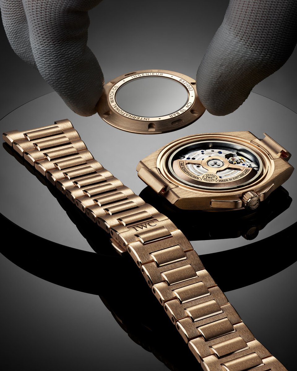 Rotap's tweet image. 18-carat 5N gold highlights the finishing of the Ingenieur Automatic 40, a new interpretation of Gerald Genta's seminal Ingenieur SL in precious metal.
IW328702
Link in bio.
#WCwatches | #IWCingenieur | #FormUndTechnik