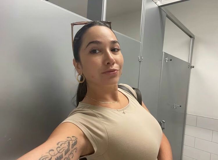 fa17922's tweet image. Je suis à la recherche d’un homme sérieux si vous êtes intéressés laisser moi un message en privé même si je sais que je suis pas belle 😩☹️