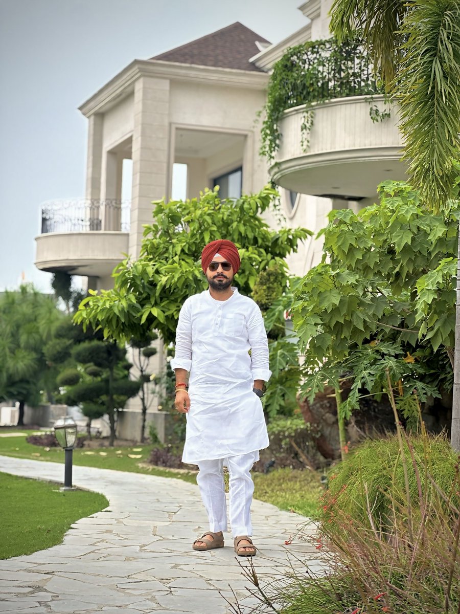 gurkeerataulak1's tweet image. संभाला है बुरे वक्त में हमने खुद को,
वरना हमारी तबाही के इंतजार में बहुत लोग थे.!!
#Aulakh #sarkar #mantri #sardari #up22wale #viralpost2025 #newpost ✌🏻💪🏻🙏🏻