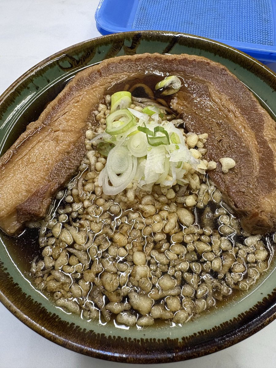 ingxflattail's tweet photo. 街巡り22 飯田橋

飯田橋の名店　豊しまの厚肉そば。
関東のそば濃く好き。
朝6時〜夜18時まで
飯田橋はクラシックオフィス街て感じで、昔からの渋い名店？も多い。 https://t.co/wKlBcqMRJV
