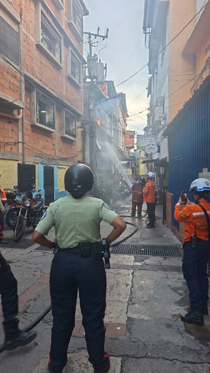 policiachacao's tweet image. Durante #Septiembre nuestros funcionarios brindaron apoyo al equipo de Protección Civil en la atención de distintos incendios registrados en el municipio.

Continuamos trabajando en conjunto, para garantizar el orden y la seguridad en #Chacao

@duquegustavoS @luisgonzalofer