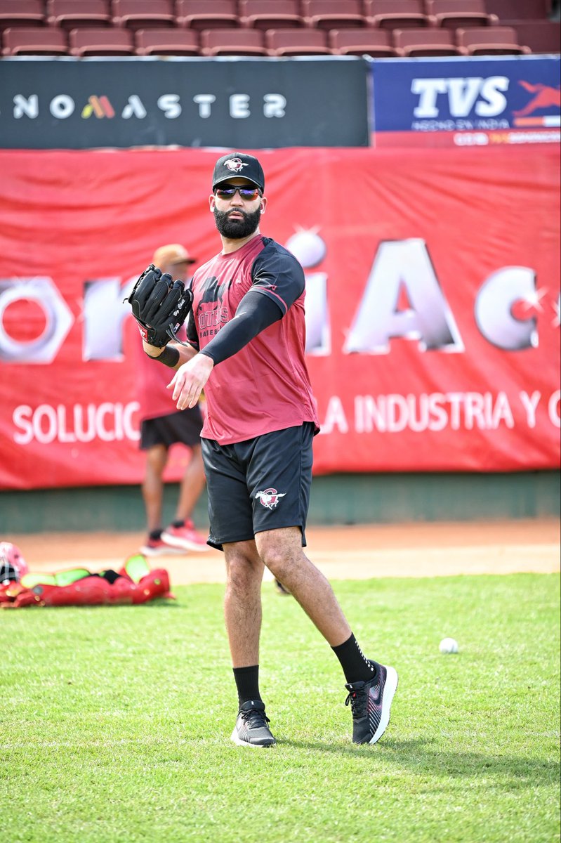 fiebrucesrs's tweet image. Llegó un caballo caballo al establo🔥

Nomar Mazara presente con los @Gigantes_Cibao 🐴

#FiebrucesRS