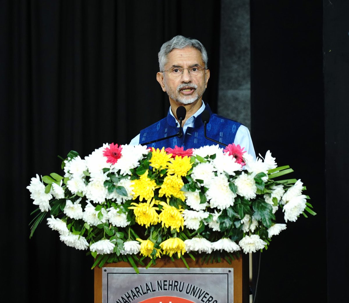 DrSJaishankar's tweet image. Delighted to address the inaugural #AravalliSummit2025 as @sisjnu_official completes 70 years.

Spoke about the challenges of the evolving global landscape, its strategic implications and our approaches to advance our national interests.

mea.gov.in/Speeches-State…