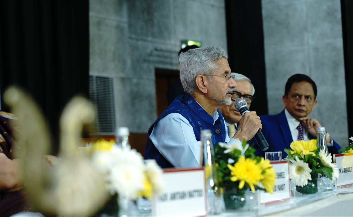 DrSJaishankar's tweet image. Delighted to address the inaugural #AravalliSummit2025 as @sisjnu_official completes 70 years.

Spoke about the challenges of the evolving global landscape, its strategic implications and our approaches to advance our national interests.

mea.gov.in/Speeches-State…
