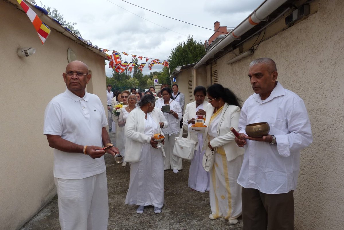 ප්‍රංශයේ ජාත්‍යන්තර බෞද්ධ මධ්‍යස්ථානය ආරම්භ කර වසර 36 ක් පිරීම නිමිත්තෙන් 2025 සැප්තැම්බර් මස 13 දින පවත්වන ලද පරිත්‍රාණ ධර්ම දේශනය සදහා ප්‍රංශයේ ශ්‍රී ලාංකා තානාපති කාර්යාලයේ නිලධාරීන් සහභාගි විය. 

විහාරාධිපති පූජ්‍ය පරවාහැර චන්ද්‍රරතන නාහිමියන්ගේ පූර්ණ අධීක්ෂණය හා මගපෙන්වීම මත