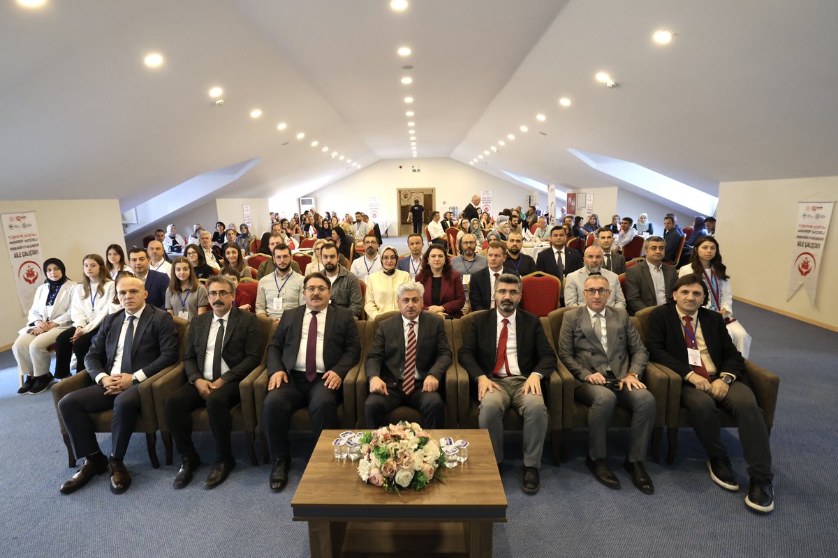 SakaryaValiligi's tweet image. Valimiz Sayın Rahmi Doğan, Türkiye Yüzyılı Maarif Modeli Erdem Değer Eylem Çerçevesi Aile Çalıştayı'nın kapanış programına katıldı.

Huzurlu aile ve toplum idealine katkı sunmak amacıyla eğitim paydaşları, akademisyenler, veliler, öğrenciler ve kurum temsilcilerinin bir araya…