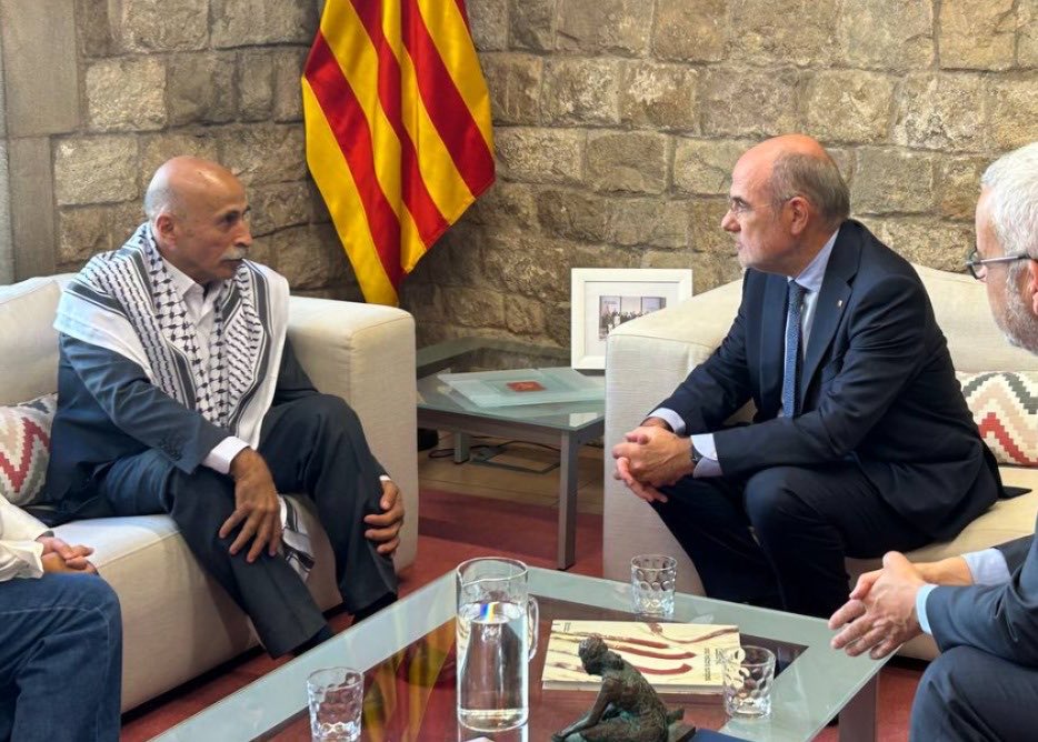 Jaume Duch (@jduch) on Twitter photo La protecció del poble palestí també passa per la protecció dels seus sindicats i dels treballadors.
M’he reunit amb Wael Natheef, secretari general de la Confederació Sindical Palestina a Jericó, a qui he reiterat el suport del <a href="/govern/">Govern de Catalunya</a> i de <a href="/cooperaciocat/">Cooperació</a> amb Palestina. La protecció del poble palestí també passa per la protecció dels seus sindicats i dels treballadors.
M’he reunit amb Wael Natheef, secretari general de la Confederació Sindical Palestina a Jericó, a qui he reiterat el suport del <a href="/govern/">Govern de Catalunya</a> i de <a href="/cooperaciocat/">Cooperació</a> amb Palestina.