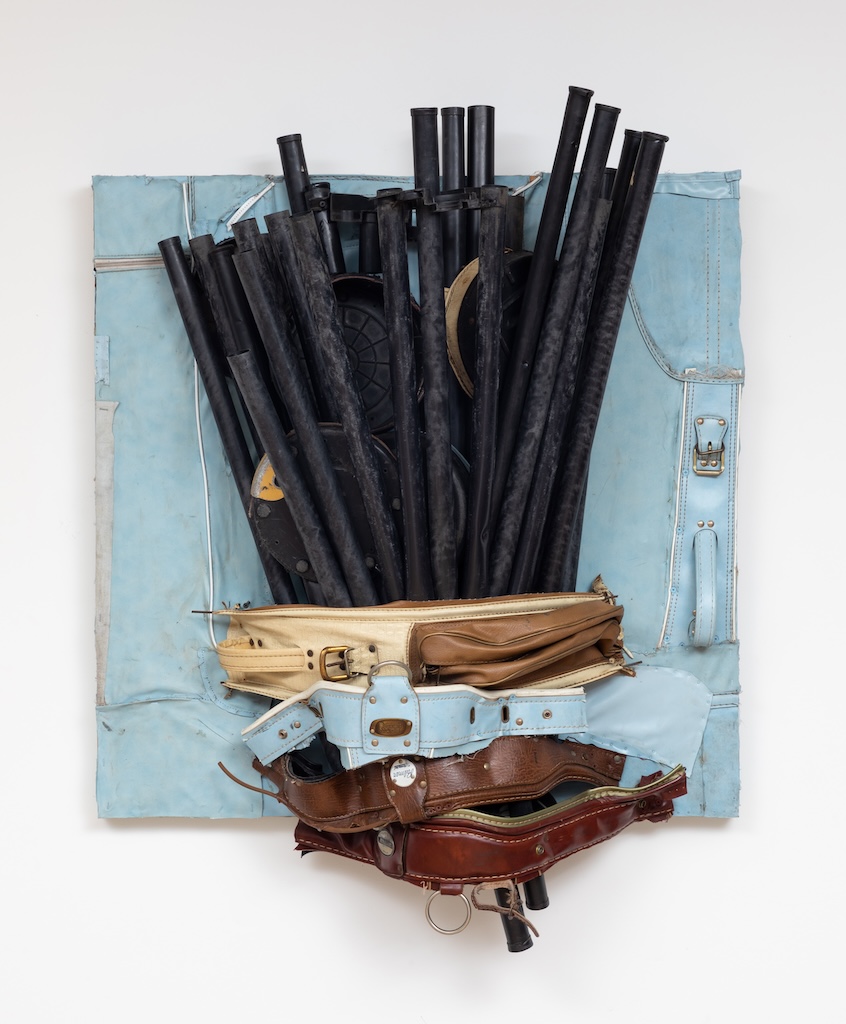 On View Now!!

Charles McGill
Sky Shaman, 2013
reconfigured golf bags on panel
46 x 36 x 17 inches (116.84 x 91.44 cm)

Photo by Jenny Gorman

#tripoligallery #charlesmcgill #thebridge #thebridgegolffoundation  #baggage #onviewnow