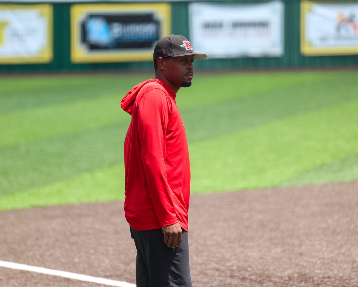 Happy #NationalCoachesDay to our Favorites!💪🏽⚔️

#SwordsUp | #GeauxColonels