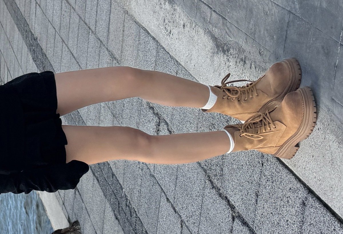 yoxrgravity's tweet image. คู่นี้น่ารักมากก 🫳🏻 เป็นหุ้มข้อแต่พับข้อได้ ช่วงนี้ลุคเดินป่ากำลังฮิต ทรงแนวๆ timberland แต่เบากว่ามาก นิ่มด้วย ราคาพันนิดๆ ของ cottoncandy คับ ของมาร์สี brown s.shopee.co.th/8V06oLyrQq