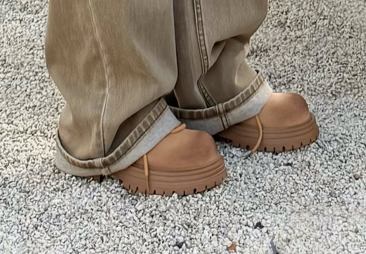 yoxrgravity's tweet image. คู่นี้น่ารักมากก 🫳🏻 เป็นหุ้มข้อแต่พับข้อได้ ช่วงนี้ลุคเดินป่ากำลังฮิต ทรงแนวๆ timberland แต่เบากว่ามาก นิ่มด้วย ราคาพันนิดๆ ของ cottoncandy คับ ของมาร์สี brown s.shopee.co.th/8V06oLyrQq