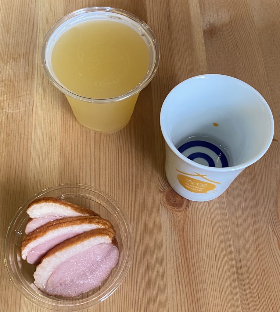 柚子味に感じたビールは、七軒目に飲むのに丁度良かった✨

ビールは本当は自分の体には合わないのだけど、
これは私が飲んでも飲みやすくて、
あまり残らなくて安心して飲める感じだった〜🥰💕✨✨
量も丁度良かった！☺️✨

一階はパブみたくてカウンターは常連の燻し銀の方々で埋まってたニョ…🍺✨