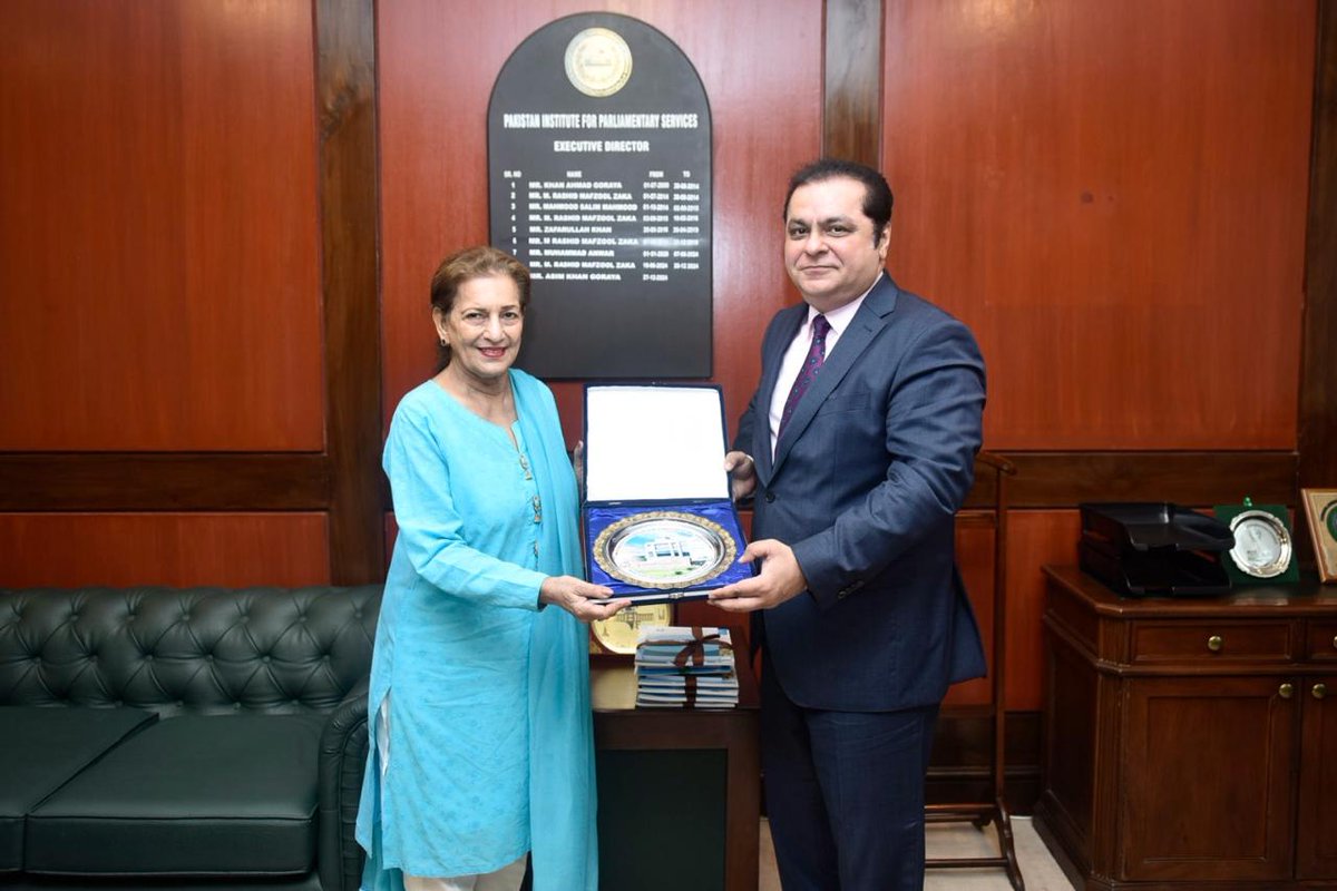 PIPS_GOV's tweet image. PIPS and SZABIST reiterated Cooperation on Strengthening Parliament, 6th October, 2025

President SZABIST Honourable Shehnaz Wazir Ali, led a high-profile delegation in a call on with Executive Director, PIPS, Mr. Asim Khan Goraya on 6th October, 2025.