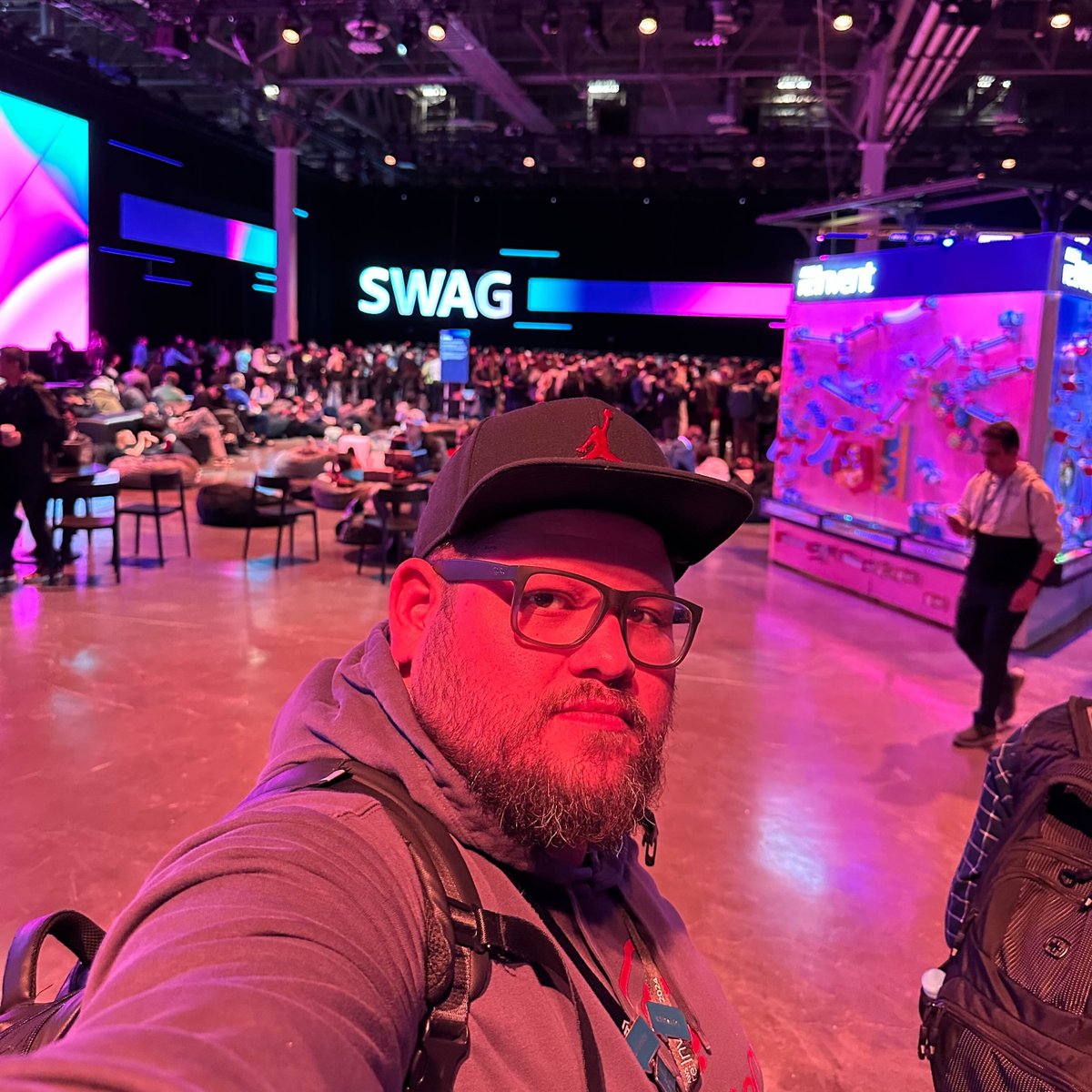ccsolutions_lat's tweet image. Un #tbt de hace unos meses. A finales del 2024 estuvimos en Las Vegas para el AWS re:Invent, uno de los eventos más importantes en cloud e innovación. Nuestro CTO, Javier Pinilla, y el CEO, Antony Goetzschel compartieron de primera mano tendencias y aprendizajes que hoy seguimos…