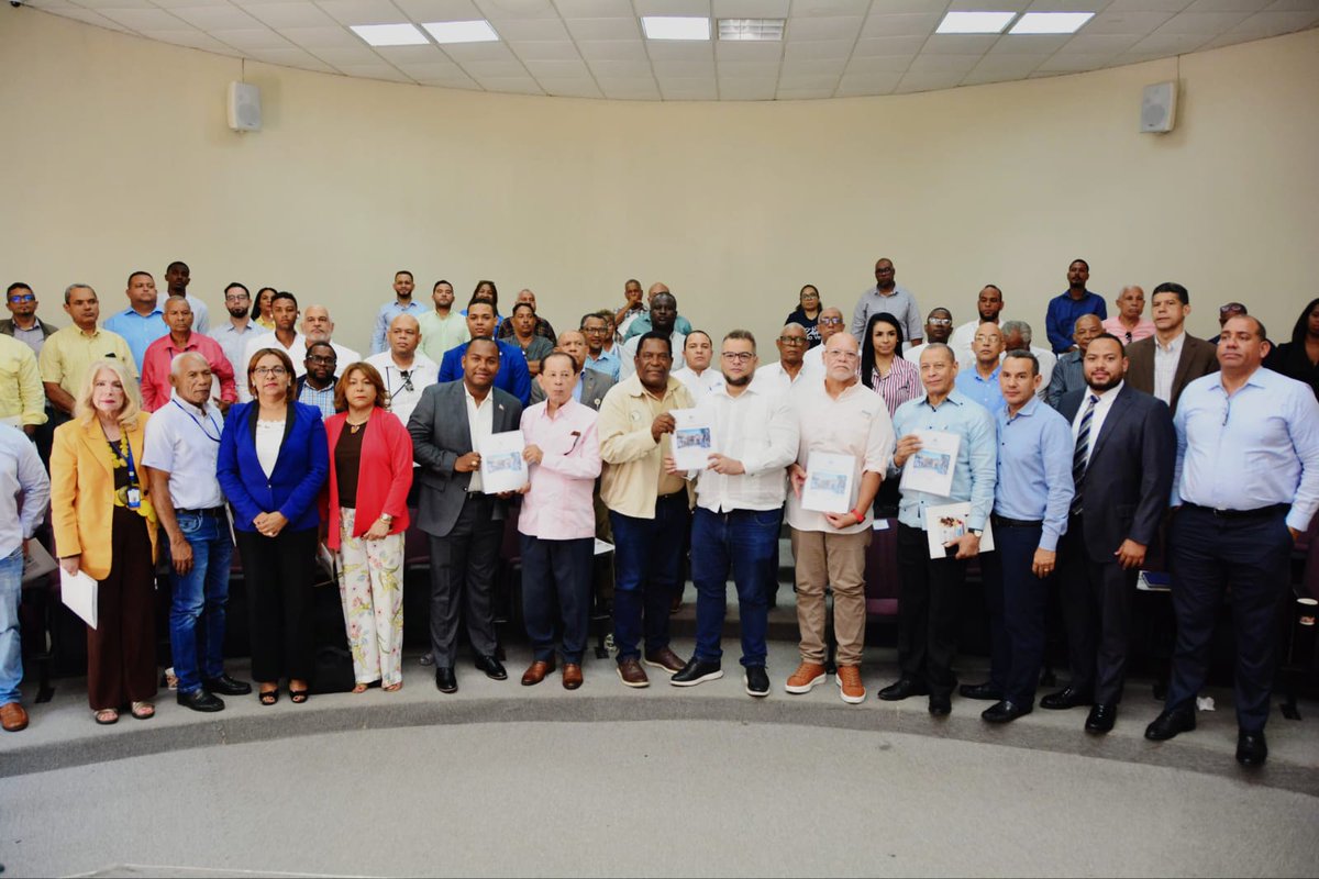 Telenoticiasrd's tweet photo. Hecmilio Galván: el cacao es el futuro del país.

Mas detalles en: https://t.co/PcgCZAxkOn https://t.co/bkTnJrLwnx