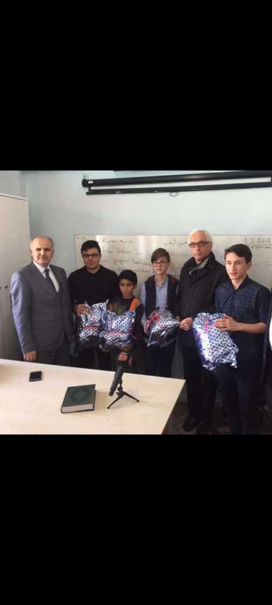 DİYANET İŞLERİ BAŞKAN YARDIMCISI  olarak atanan 
Eski Kütahya Müftüsü değerli dost
Sn.Dr.Hüseyin Hazırlar'ı Tebrik ediyor
Başarılar diliyorum 
 Dr.Hüseyin Hazırlar ( sol başta)
Vakfımızın;Kur'an Kursu öğrencilerine hediye dağıtımında 
burlikteyiz
<a href="/huseyinhazirlar/">Hüseyin HAZIRLAR</a> 
<a href="/Burakorhan0/">Burak Orhan 🇹🇷🇵🇸</a>