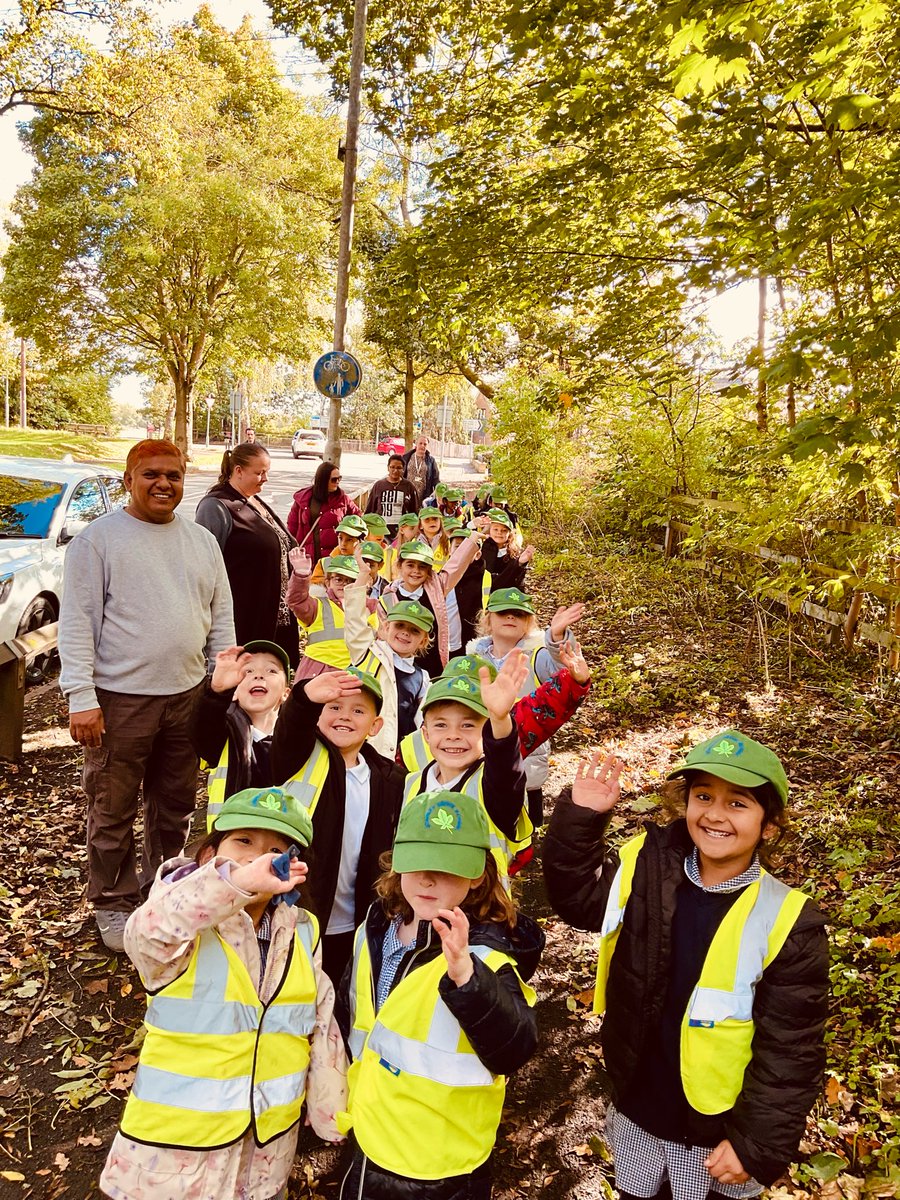 StanleyGrovePri's tweet photo. Year 1 had a lovely visit to Stanley Library this afternoon. We are lucky to have such a fabulous free resource in our community. There is lots going on so do pop in! https://t.co/RtrOgDbW3o