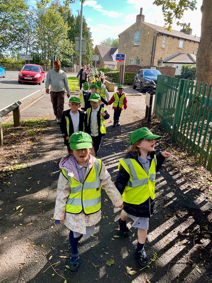 StanleyGrovePri's tweet photo. Year 1 had a lovely visit to Stanley Library this afternoon. We are lucky to have such a fabulous free resource in our community. There is lots going on so do pop in! https://t.co/RtrOgDbW3o