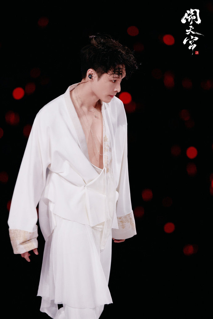 XingPark's tweet photo. 251006 @lay_studio weibo update：

LAY's GRANDLINE 5 concert · The Monkey King rocking the heavenly palace in Beijing’s National stadium • Bird’s nest 🏟️🇨🇳

#LAYRockingTheBirdsNest
#GRANDLINE5inBeijing
#1007HappyLAYday https://t.co/ibt7j1hkVq