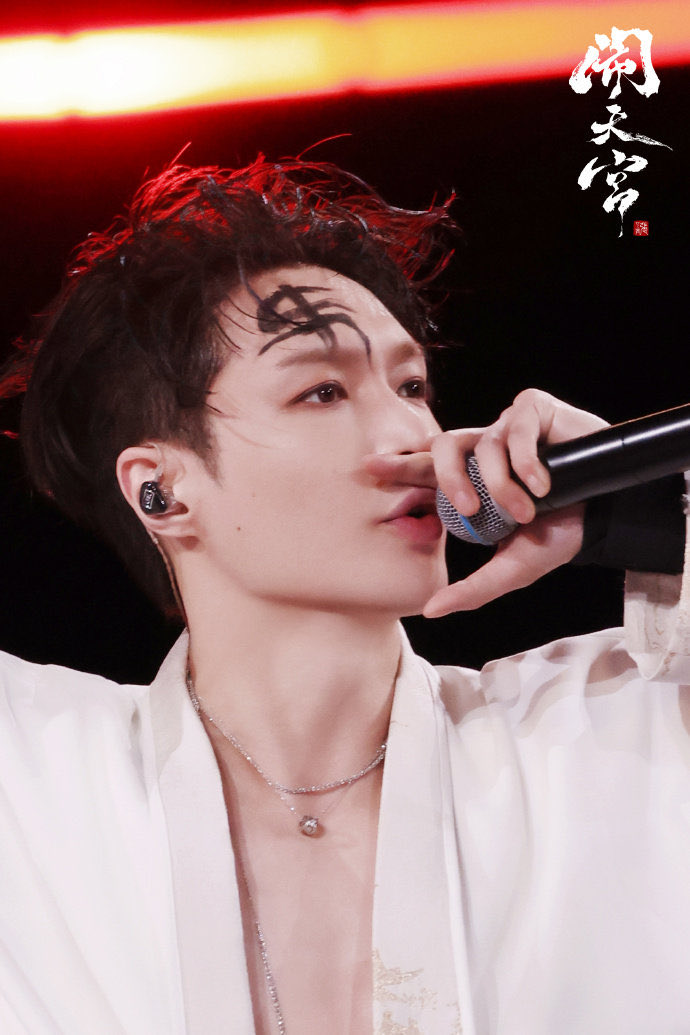 XingPark's tweet photo. 251006 @lay_studio weibo update：

LAY's GRANDLINE 5 concert · The Monkey King rocking the heavenly palace in Beijing’s National stadium • Bird’s nest 🏟️🇨🇳

#LAYRockingTheBirdsNest
#GRANDLINE5inBeijing
#1007HappyLAYday https://t.co/ibt7j1hkVq