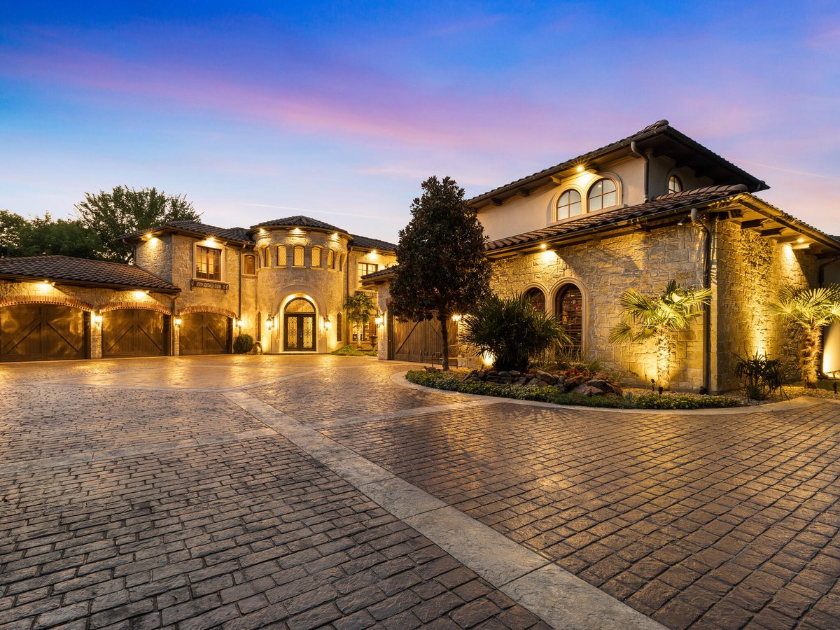 EliteLuxAuction's tweet photo. Paradise Ranch Estate — where rustic Texas charm meets modern elegance.
5 beds • 6 baths • 8,000± sqft • 4.35 acres.
Auction Without Reserve by Elite Auctions.
🏡 https://t.co/PyhyStucJL

#LuxuryRealEstate #TexasHomes #EliteAuctions
Where luxury meets opportunity™ https://t.co/EqUhiFpwZB