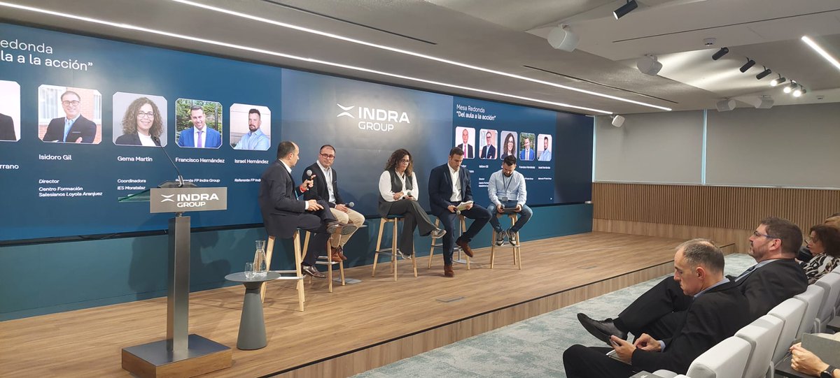fp_empresa's tweet photo. 🚀 FPEmpresa acude a la jornada de "#TalentoFP: Motor de innovación y empleo" de @IndraCompany
✍️ Aprenderemos sobre la relevancia de los profesionales de la FP y la competitividad industrial de la mano de expertos y trabajadores del sector, con ponencias y mesas redondas. https://t.co/wTk1qG5DPI