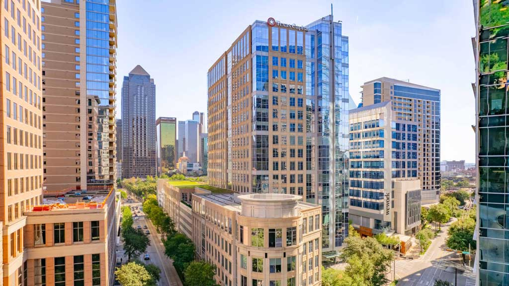 Crescent buys Dallas office building for $295M. realtynewsreport.com/biggest-dallas…