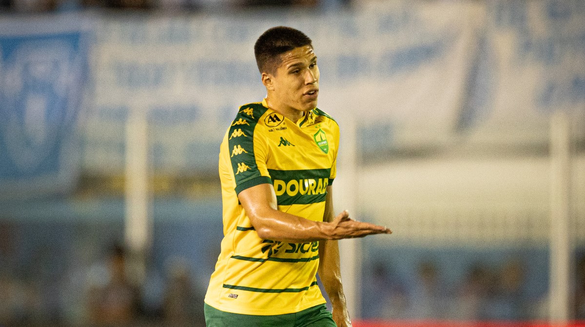 Calebe sofre lesão no joelho e desfalca o <a href="/CuiabaEC/">Cuiabá Esporte Clube</a>  por até seis semanas

Volante de 22 anos vivia ótimo momento na carreira, sendo peça fundamental como terceiro zagueiro para o modelo de jogo do técnico Eduardo Barros na Série B. <a href="/geglobo/">ge</a> 

Saiba mais: ge.globo.com/mt/futebol/tim…
